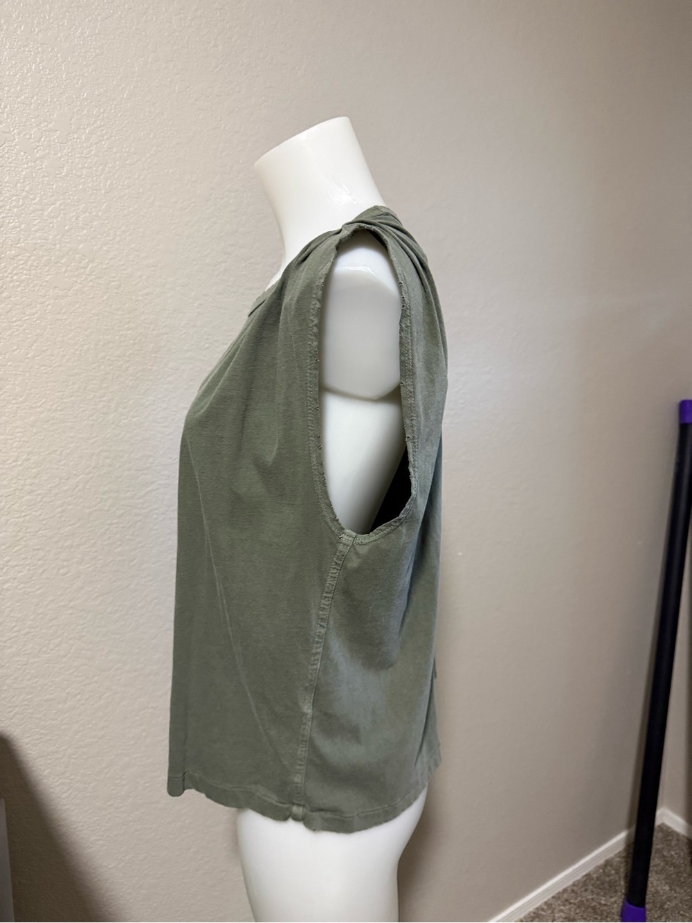 Women’s AMO Babe Olive Green Pleated Shoulder Muscle Tank Tee distressed - Picture 4 of 7